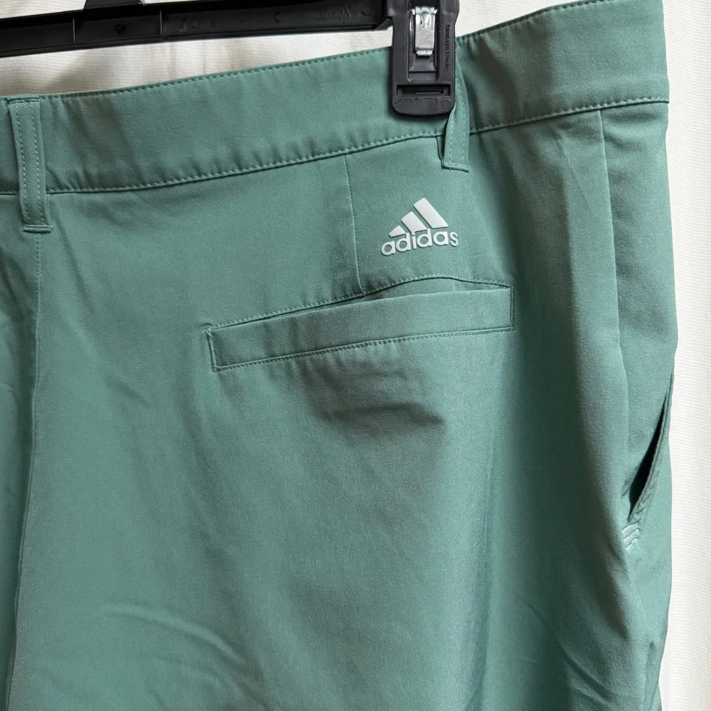 Adidas Mens Ultimate365 Golf Shorts Sage Green Performance Stretch Size 40